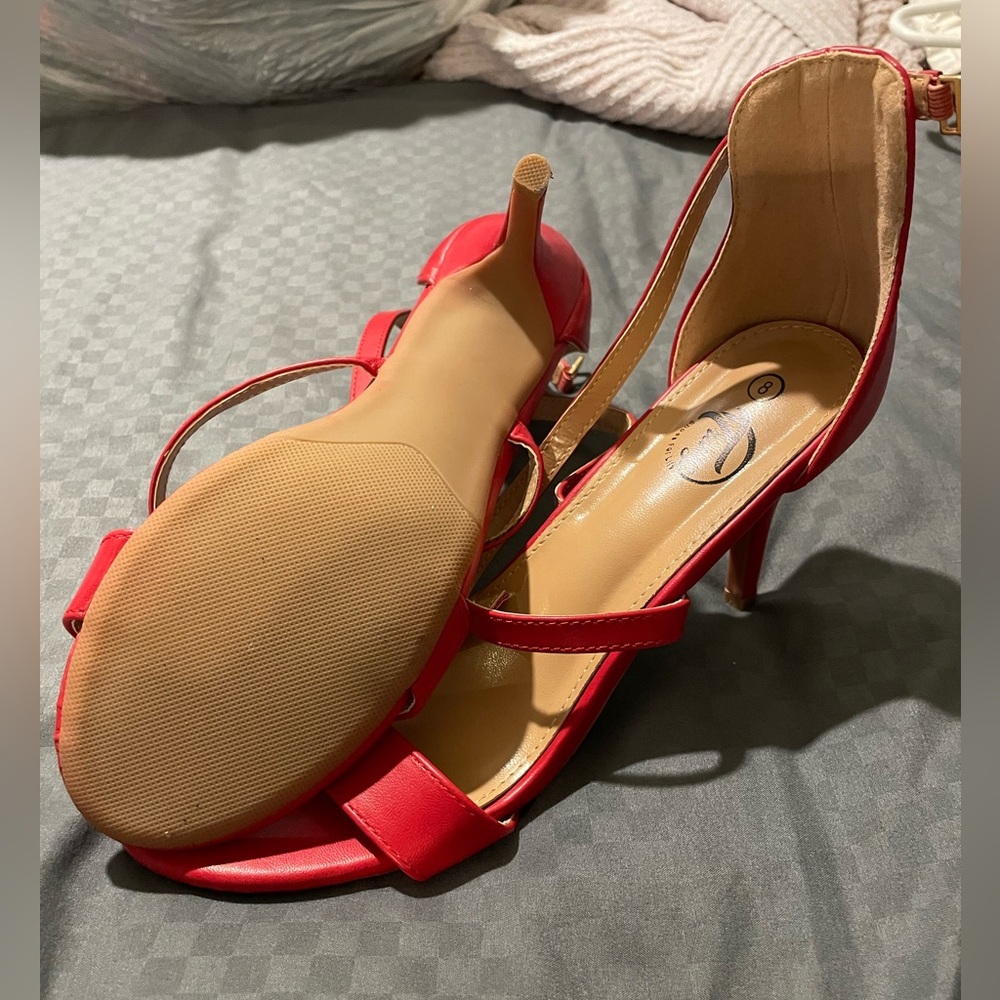 Red High heels - Picture 2 of 3